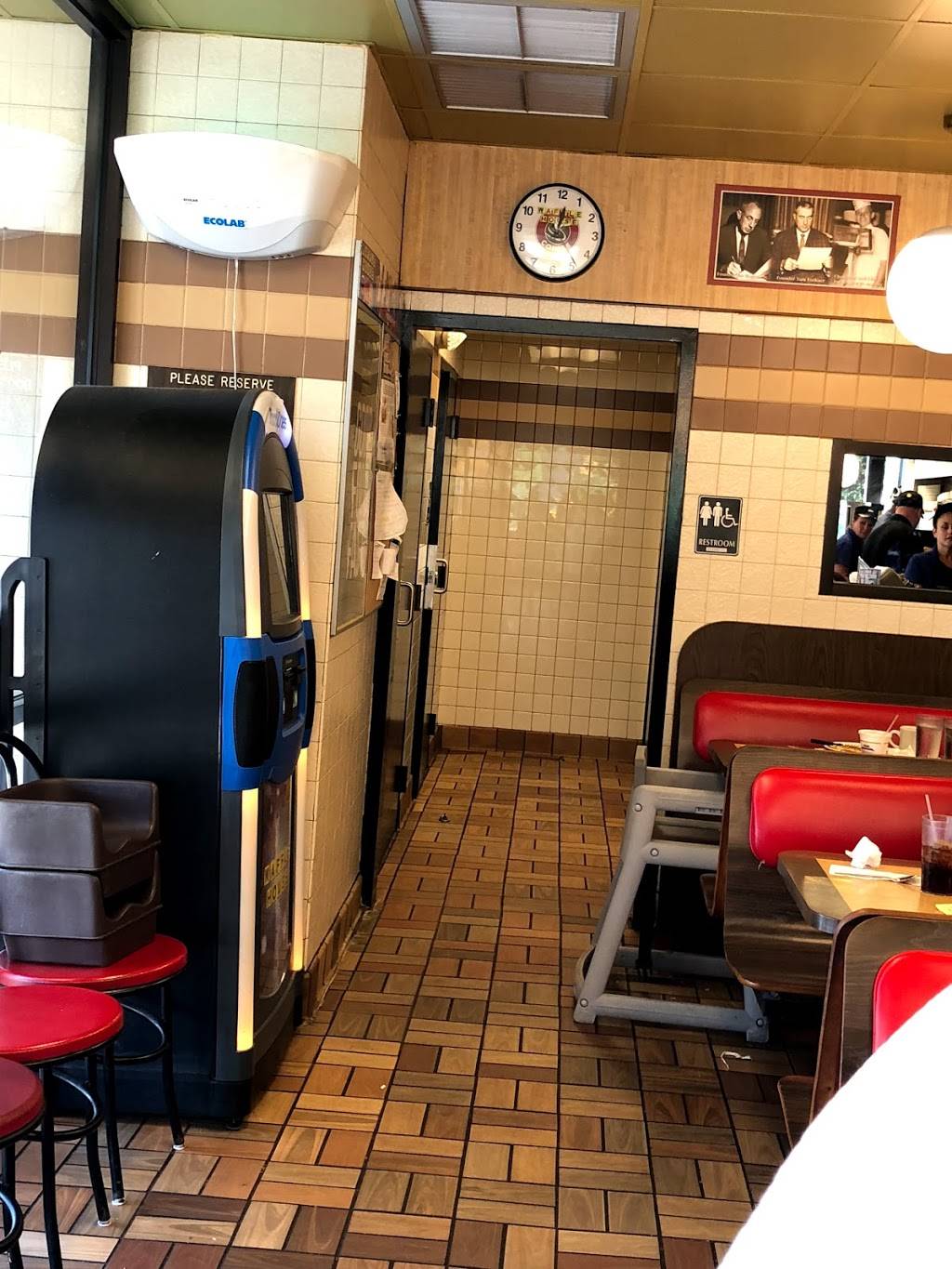 Waffle House | meal takeaway | 3069 Wilma Rudolph Blvd, Clarksville, TN 37040, USA | 9315513598 OR +1 931-551-3598