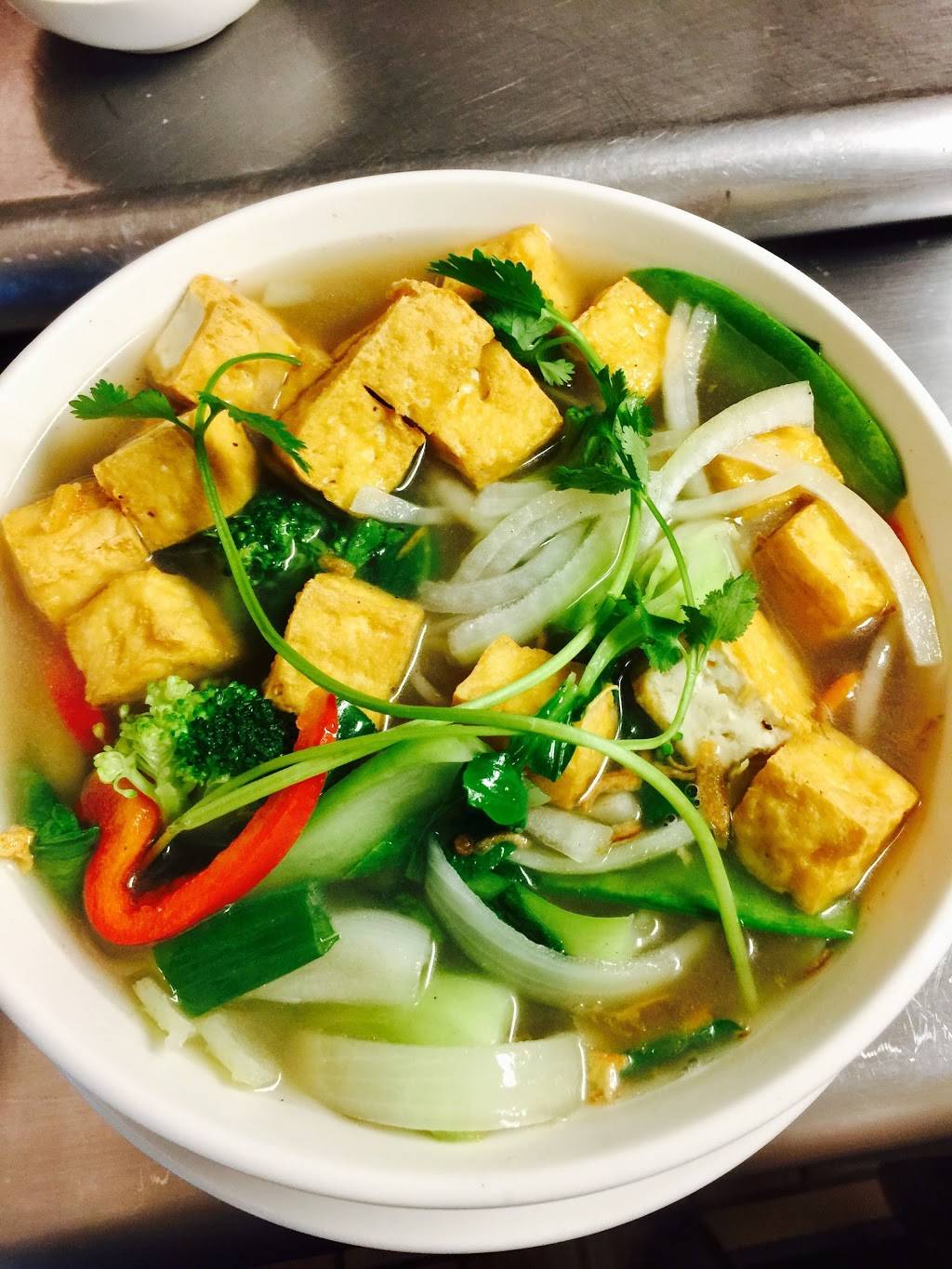 Bamboo Bistro | restaurant | 1 Cumberland St, Westbrook, ME 04092, USA | 2075915444 OR +1 207-591-5444