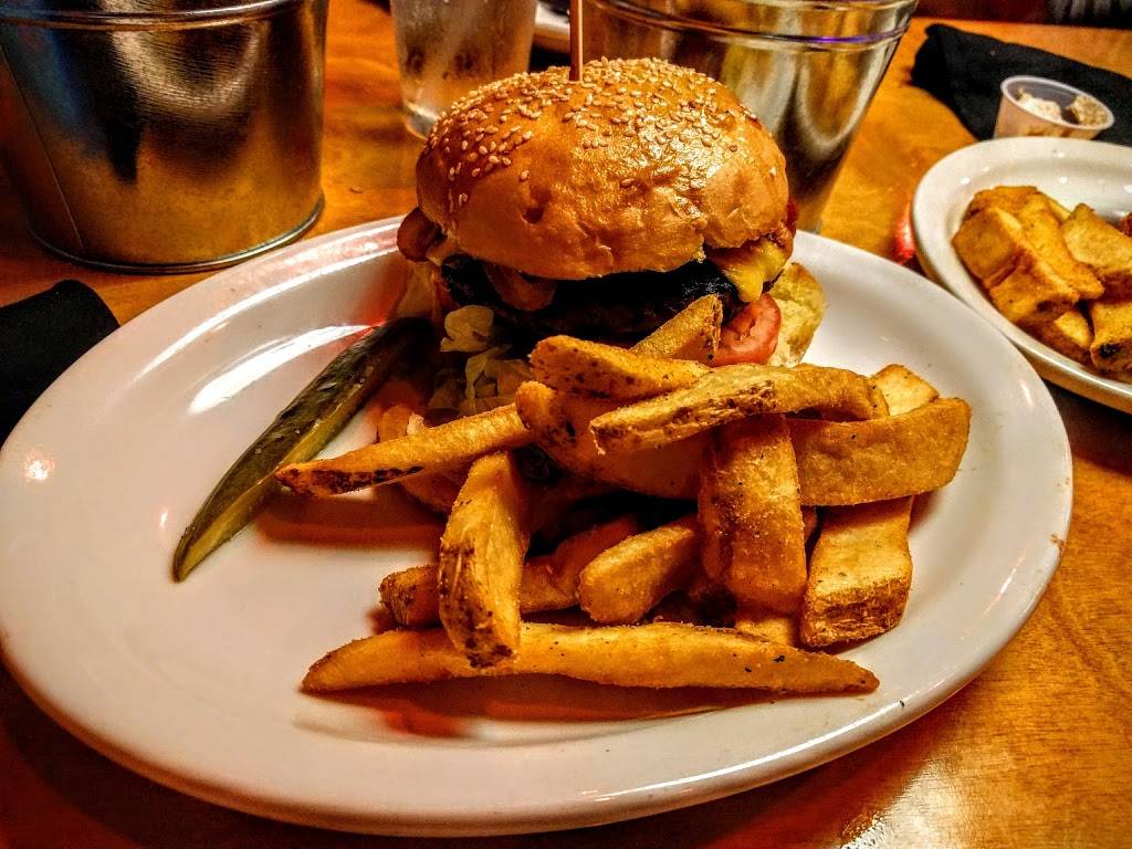 Texas Roadhouse | restaurant | 280 Russell St, Hadley, MA 01035, USA | 4135840100 OR +1 413-584-0100