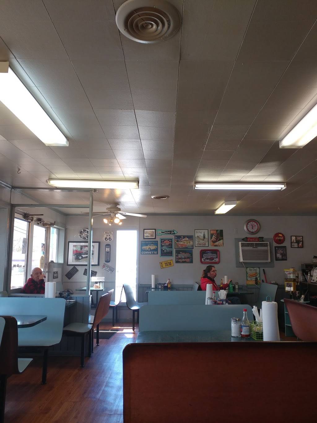 Henrys Restaurant | restaurant | 10757 Commerce St, Summerville, GA 30747, USA | 7068575210 OR +1 706-857-5210