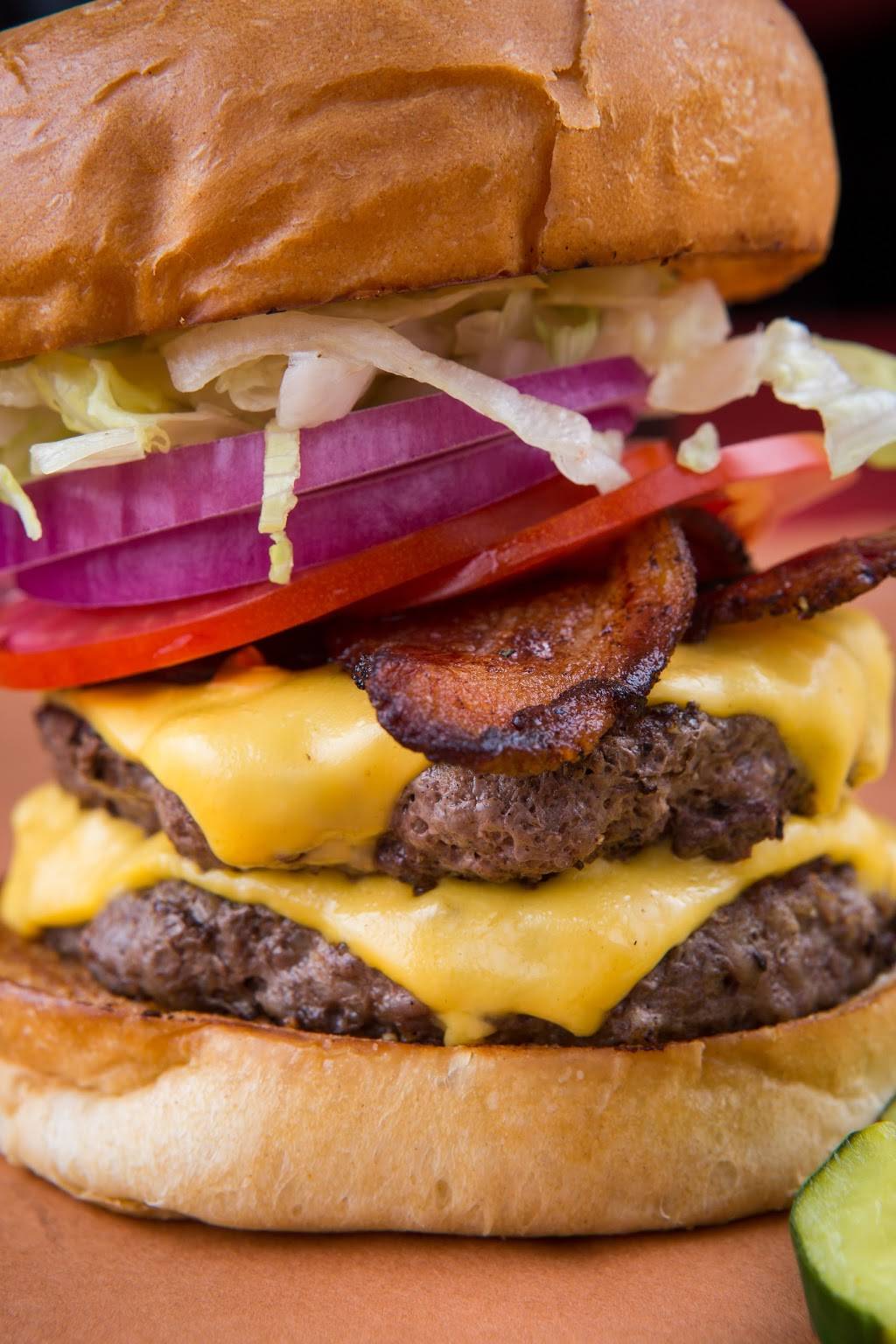 Home Team BBQ | restaurant | 2209 Middle St, Sullivans Island, SC 29482, USA | 8432257427 OR +1 843-225-7427