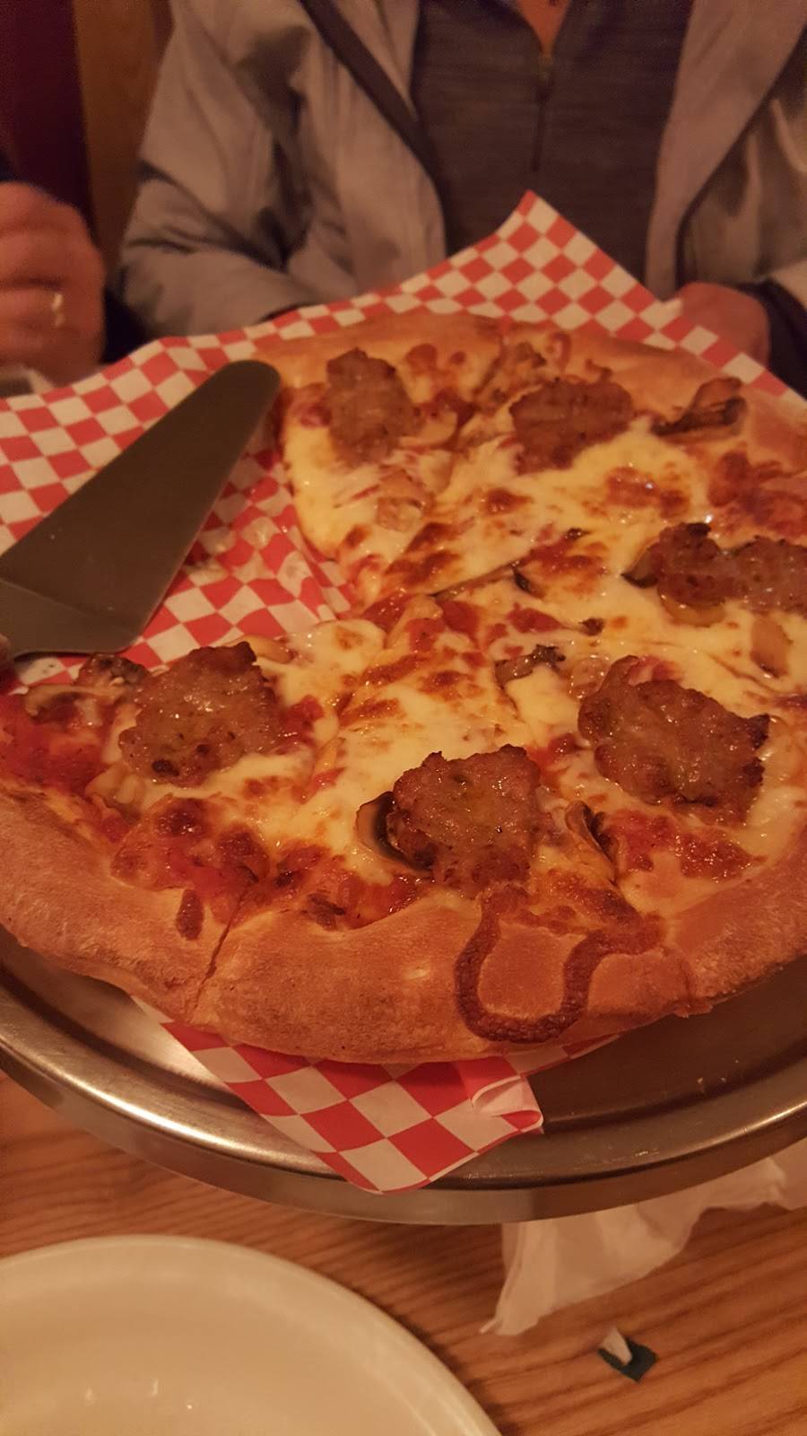 Carminos Pizza | restaurant | 4728 Pearl Rd, Cleveland, OH 44109, USA | 2163989365 OR +1 216-398-9365