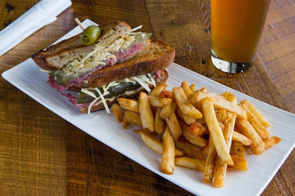 Northwinds Brewhouse & Kitchen | restaurant | 499 First St, Collingwood, ON L9Y 1B9, Canada | 7052936666 OR +1 705-293-6666