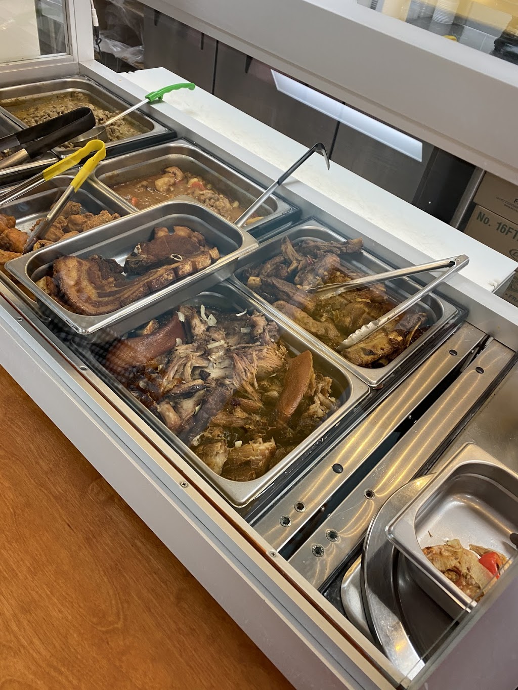 Tropical Taste and Grill | restaurant | 606 S Main St, Waterbury, CT 06706, USA | 2037253478 OR +1 203-725-3478