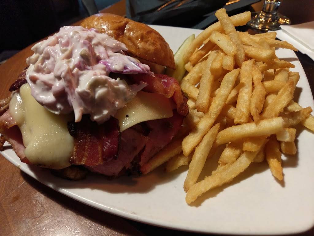 Lucky Ducks Bar & Grille | restaurant | Cocoaplexk,1144, Cocoa Ave, Hershey, PA 17033, USA | 7175333200 OR +1 717-533-3200