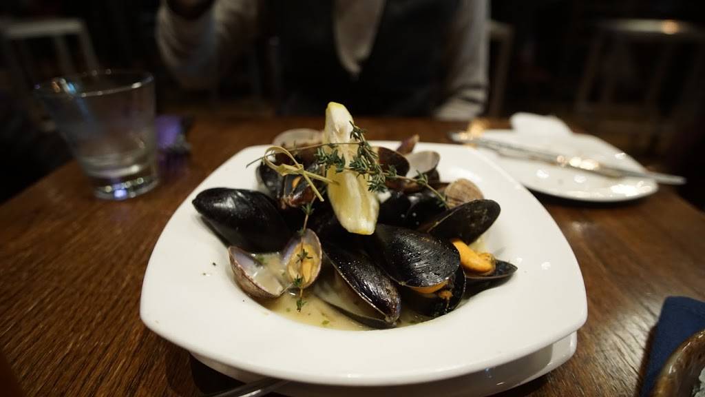 Taylor Shellfish Oyster Bar | restaurant | 410 Occidental Ave S, Seattle, WA 98104, USA | 2065014060 OR +1 206-501-4060