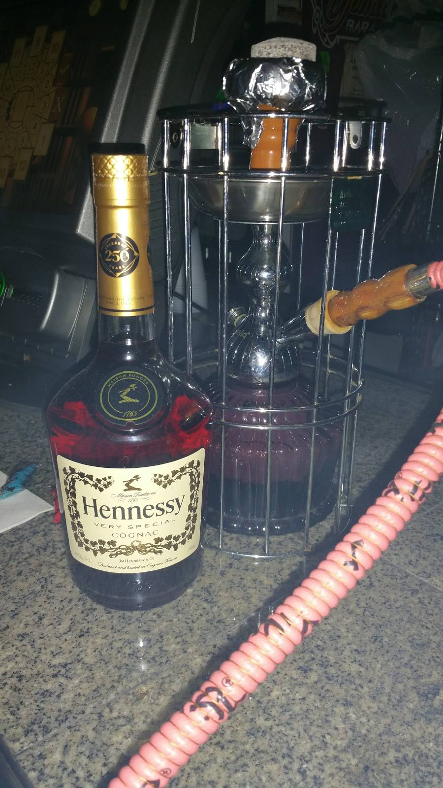 Yo Maxis Bar & Grill | restaurant | 423 W Bristol St, Philadelphia, PA 19140, USA | 2673355238 OR +1 267-335-5238