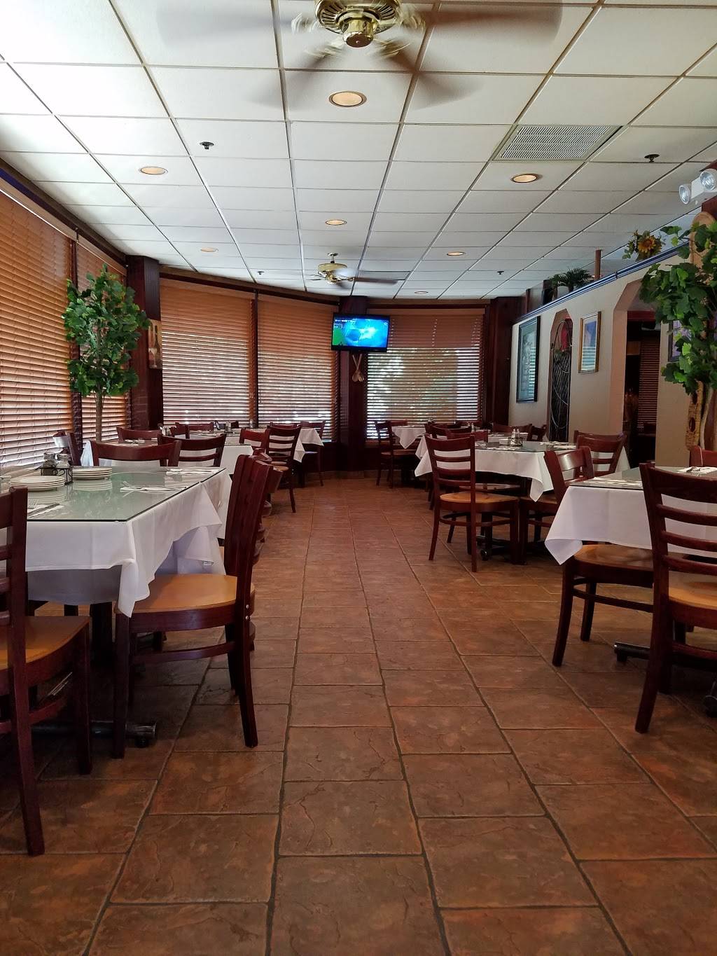 Maurizios Pizzeria & Ristorante | restaurant | 613 Hope Rd, Eatontown, NJ 07724, USA | 7325789280 OR +1 732-578-9280
