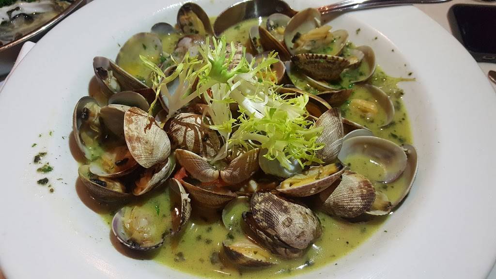 Harris | restaurant | 2100 Van Ness Ave, San Francisco, CA 94109, USA | 4156731888 OR +1 415-673-1888