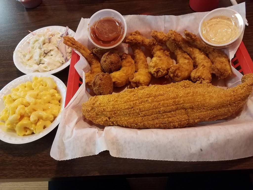 Sams Southern Eatery | restaurant | 420 S Green River Rd, Evansville, IN 47715, USA | 8124012220 OR +1 812-401-2220