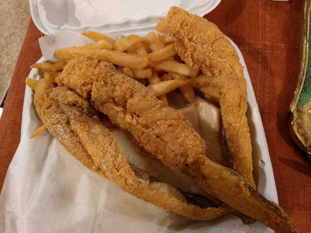 Sharks Fish and Chicken | restaurant | 1535 Hackberry Ln, Tuscaloosa, AL 35401, USA | 2053494499 OR +1 205-349-4499