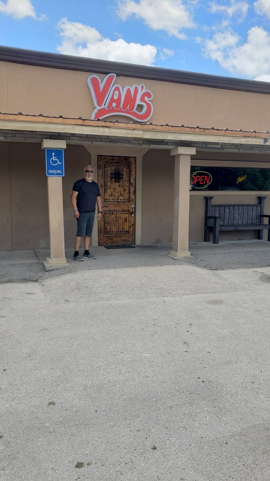 Vans Burgers & Soda Bar | restaurant | 411 E Magnolia St, Mathis, TX 78368, USA | 3615478012 OR +1 361-547-8012