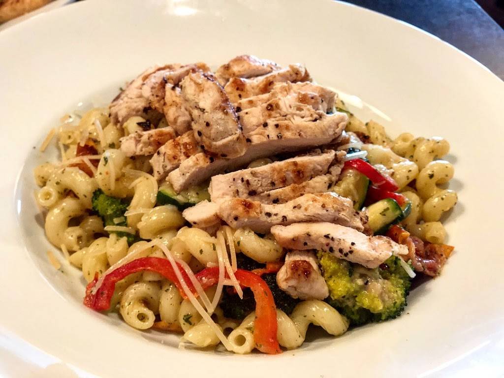 Ruby Tuesday | restaurant | 2023 Village Dr, Leeds, AL 35094, USA | 2056407829 OR +1 205-640-7829