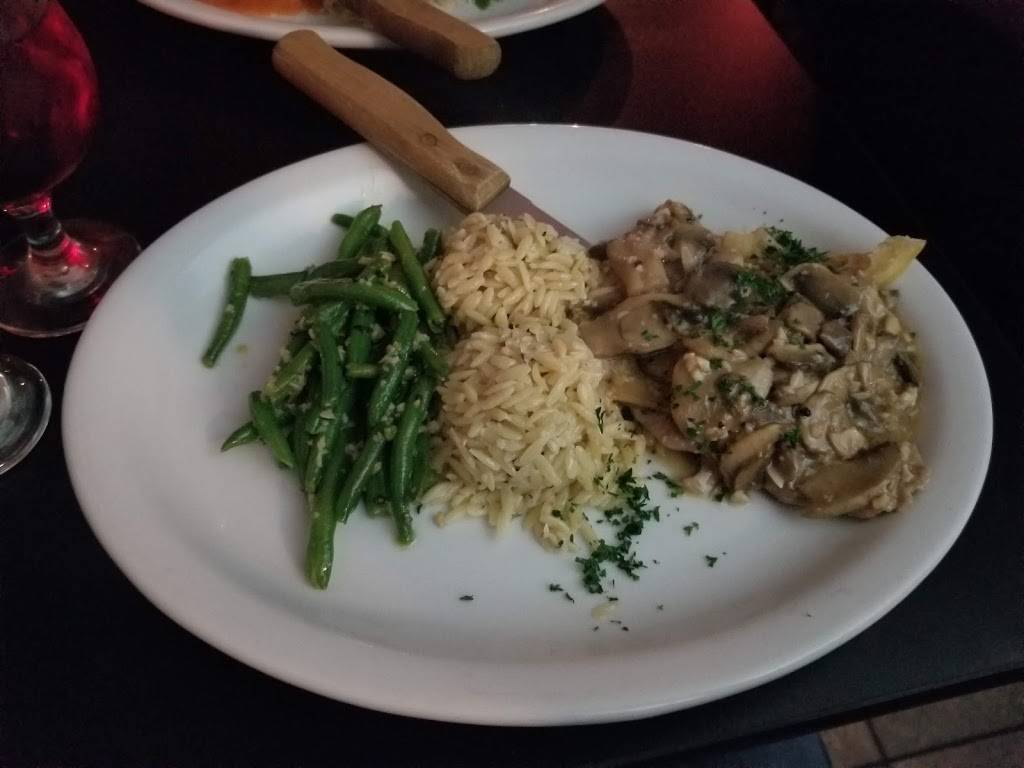 Capones Grill & Pasta Shop | restaurant | 5880 Wyandotte St E, Windsor, ON N8S 1M8, Canada | 5199440128 OR +1 519-944-0128