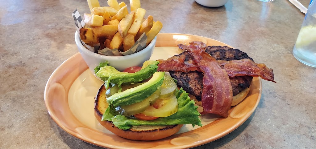 Luckys Restaurant & Bar | restaurant | 1401 Marvin Rd NE STE 310, Lacey, WA 98516, USA | 3609723300 OR +1 360-972-3300