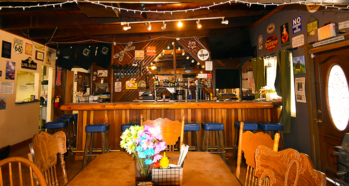 Grizzlys Pub & Grub | restaurant | 8331 Grizzly Flat Rd, Somerset, CA 95684, USA | 5303032136 OR +1 530-303-2136