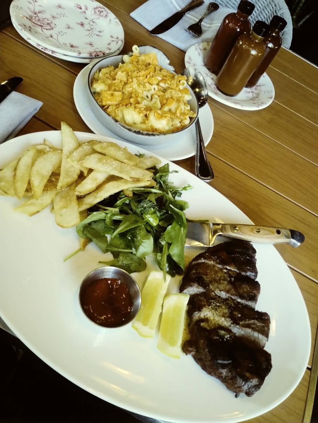 Shaquilles | restaurant | 800 W Olympic Blvd Suite A150, Los Angeles, CA 90015, USA | 2137467427 OR +1 213-746-7427