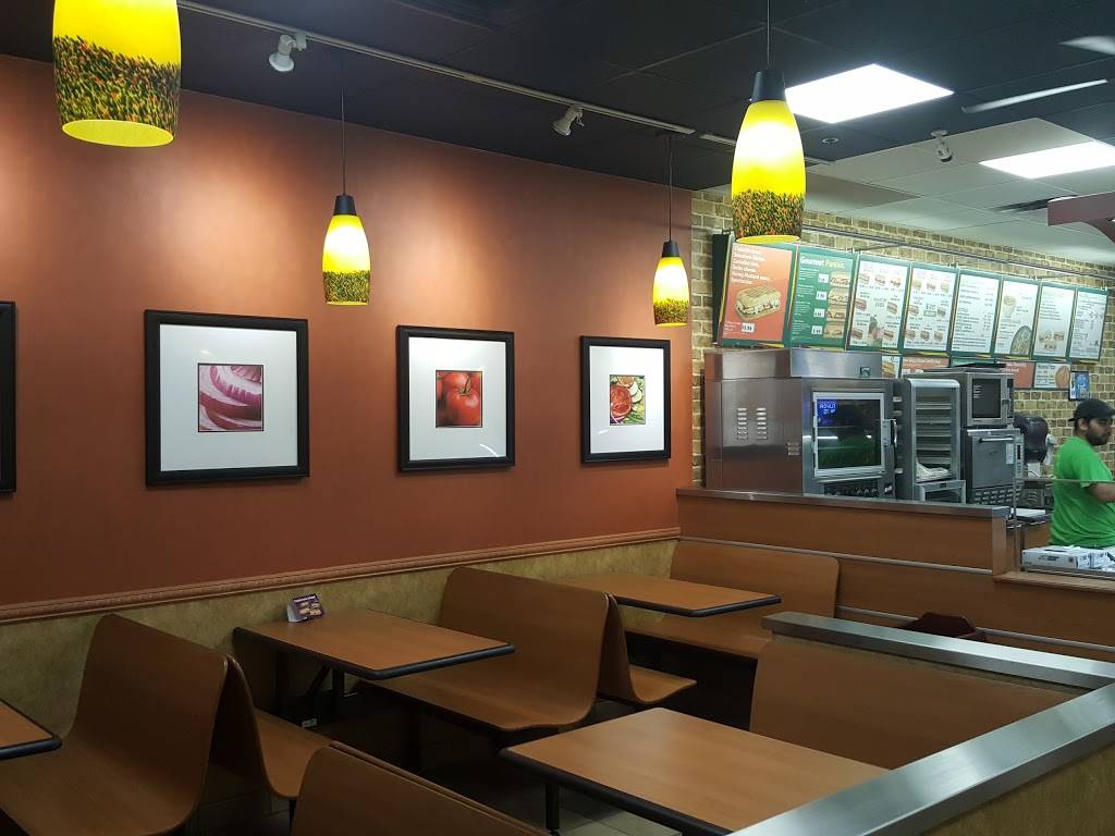 Subway | meal takeaway | 500 Fairway Centre Rd S Fairway Centre, Kitchener, ON N2C 1X3, Canada | 5197480607 OR +1 519-748-0607