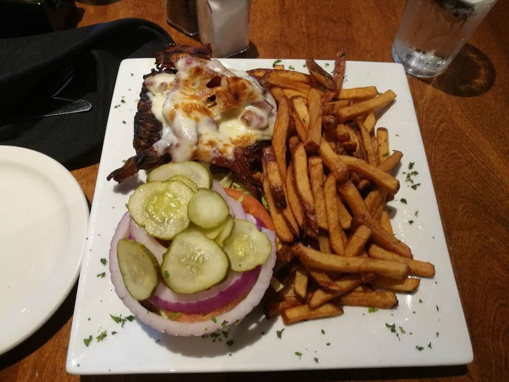 Gare 422 | restaurant | 422 Boulevard Monseigneur-Dubois, Saint-Jérôme, QC J7Y 3L8, Canada | 4504327776 OR +1 450-432-7776