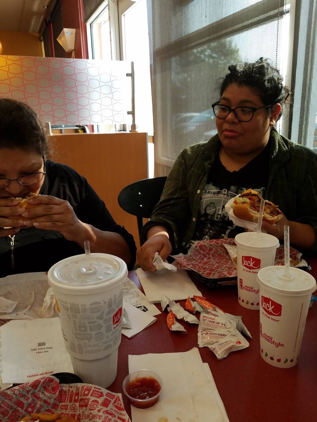 Jack in the Box | restaurant | 3120 Fowler Ave, Clovis, CA 93611, USA | 5595771358 OR +1 559-577-1358