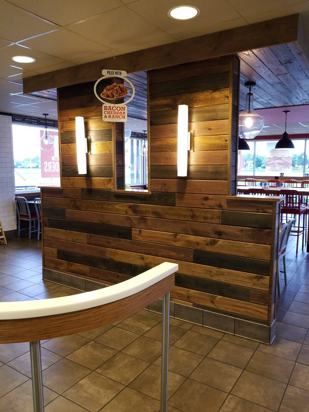 Arbys | restaurant | 1401 Commerce Dr, St Marys, OH 45885, USA | 4193945526 OR +1 419-394-5526