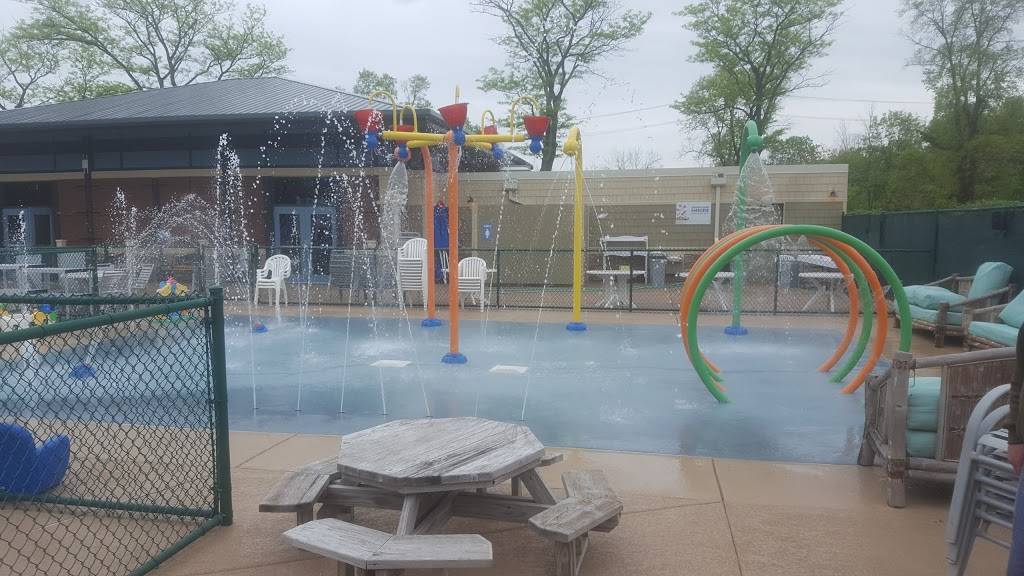 Lillian L. Lutz Recreation Center | restaurant | 1195 Half Day Rd, Highland Park, IL 60035, USA | 8474326355 OR +1 847-432-6355