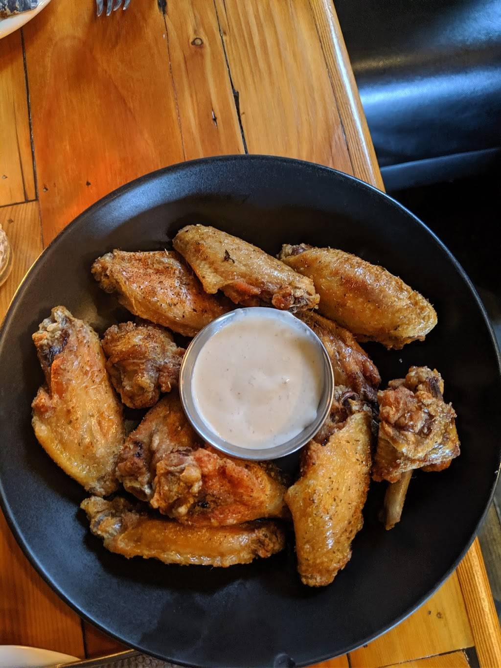 Elizabeths Farmhouse | restaurant | 75-81 Canal St, Putnam, CT 06260, USA | 8609282200 OR +1 860-928-2200