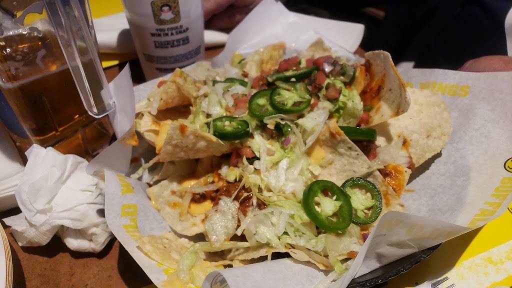 Buffalo Wild Wings | restaurant | 461 S Randall Rd, Algonquin, IL 60102, USA | 8474582333 OR +1 847-458-2333