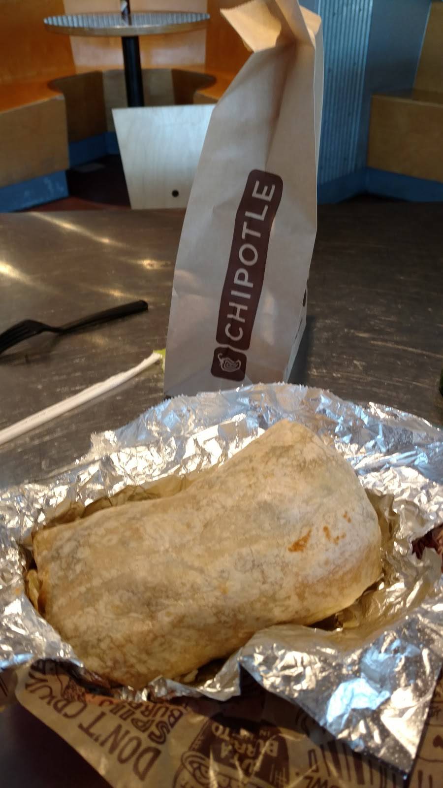 Chipotle Mexican Grill | restaurant | 6600 N Sheridan Rd, Chicago, IL 60626, USA | 7734659281 OR +1 773-465-9281