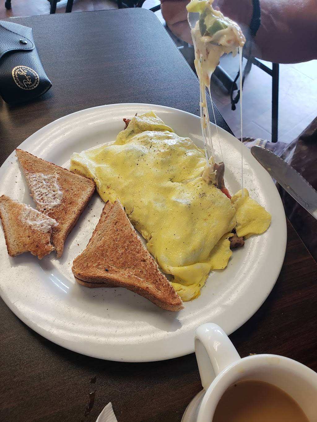 Petros Breakfast & Lunch | restaurant | 351 Front St, Chicopee, MA 01013, USA | 4133314422 OR +1 413-331-4422