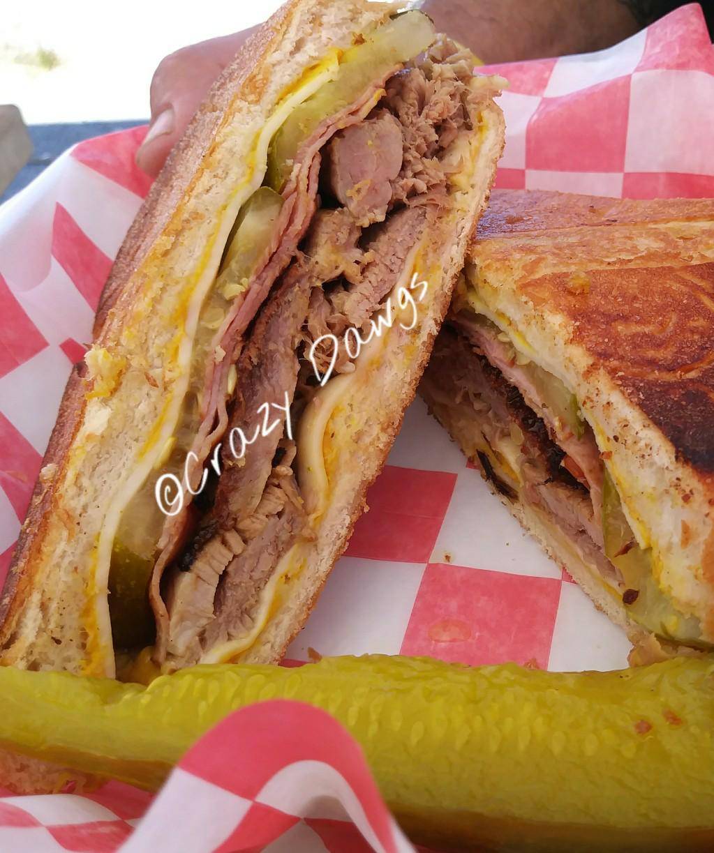 Crazy Dawgs Hot Vendor | restaurant | 100 Lantana Rd, Crossville, TN 38555, USA | 9312060665 OR +1 931-206-0665