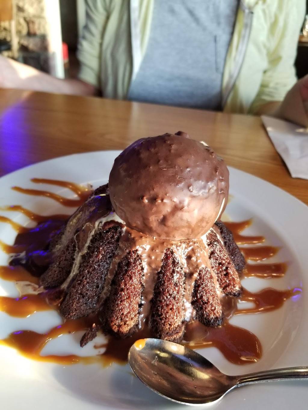 Chilis Grill & Bar | restaurant | 9945 Hudson Pl, Woodbury, MN 55125, USA | 6517398177 OR +1 651-739-8177