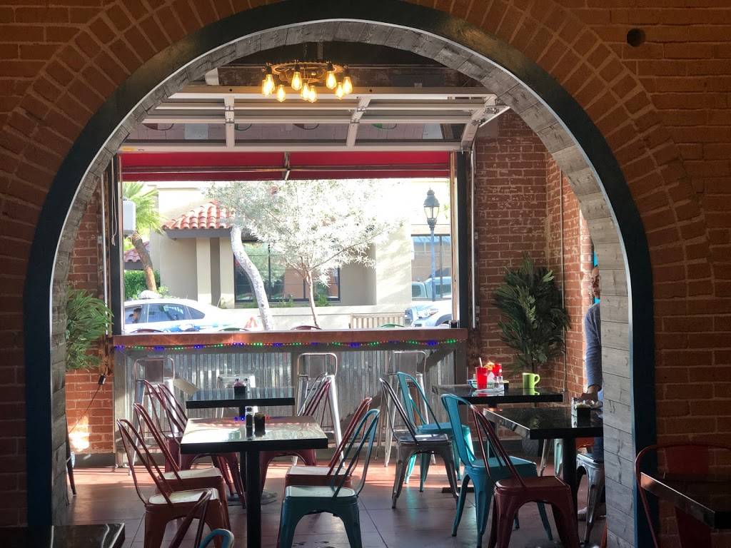 La Perla Sports Cantina | restaurant | 5723 W Glendale Ave, Glendale, AZ 85301, USA | 6027533896 OR +1 602-753-3896