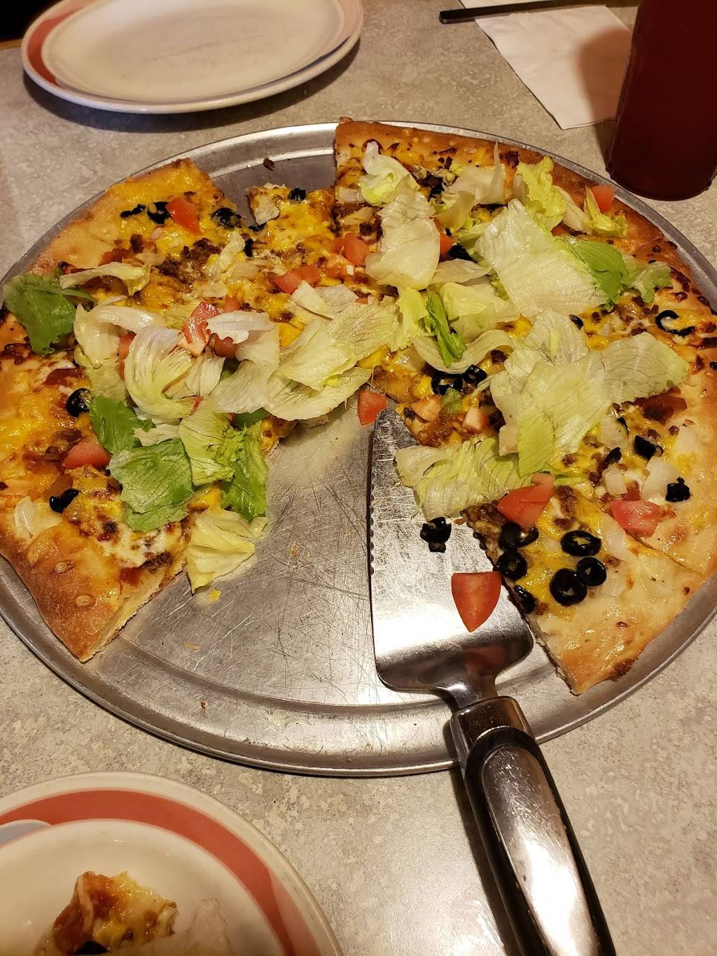 Family Pizzeria | restaurant | 818 N Sterling Ave, Veedersburg, IN 47987, USA | 7652940023 OR +1 765-294-0023