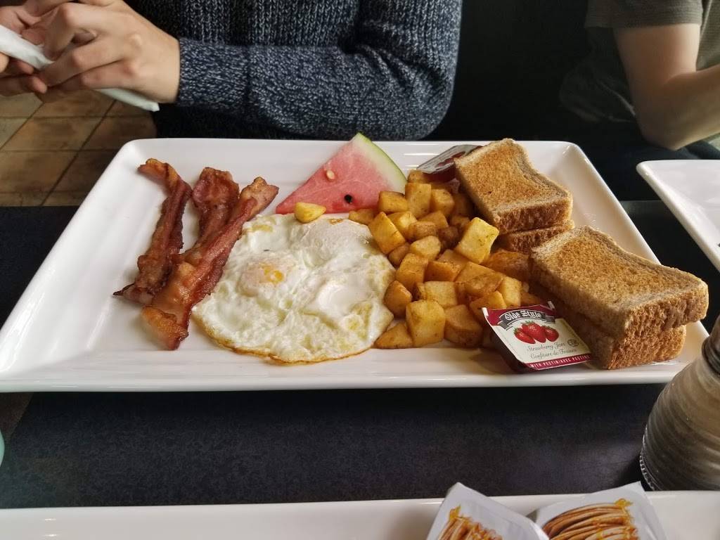 Giggling Tomatoes | restaurant | 2280 Bovaird Dr E, Brampton, ON L6R 3J5, Canada | 9057896419 OR +1 905-789-6419