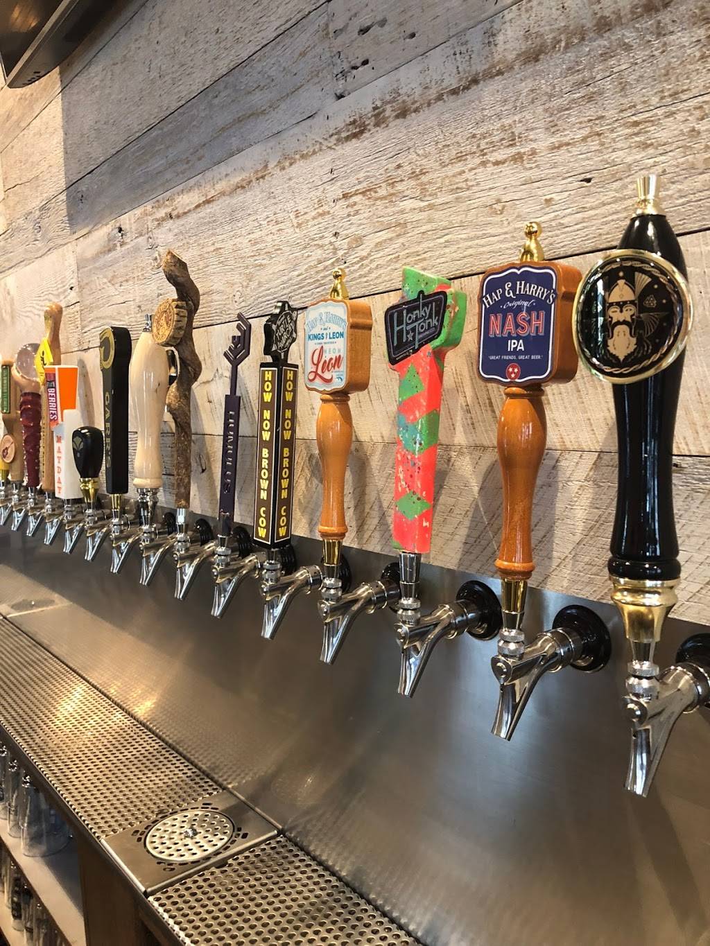 Taps Off Main | restaurant | 100 W 7th St, Columbia, TN 38401, USA | 9315482237 OR +1 931-548-2237