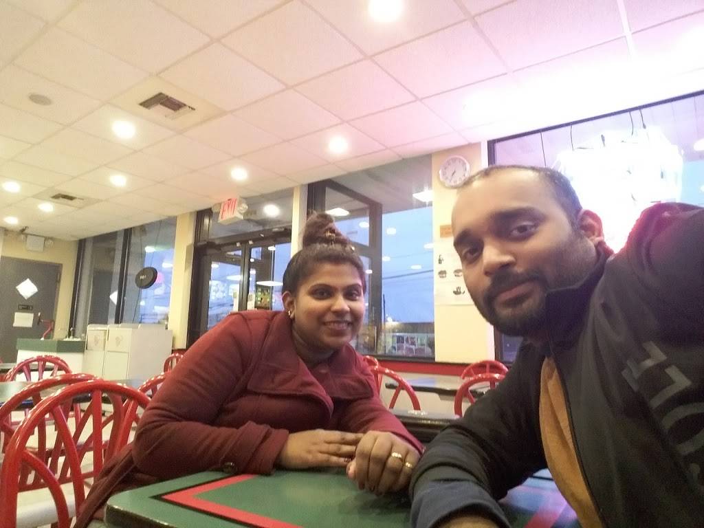 Nathans Famous | restaurant | 3380 Hillside Avenue, New Hyde Park, NY 11040, USA | 5162469440 OR +1 516-246-9440