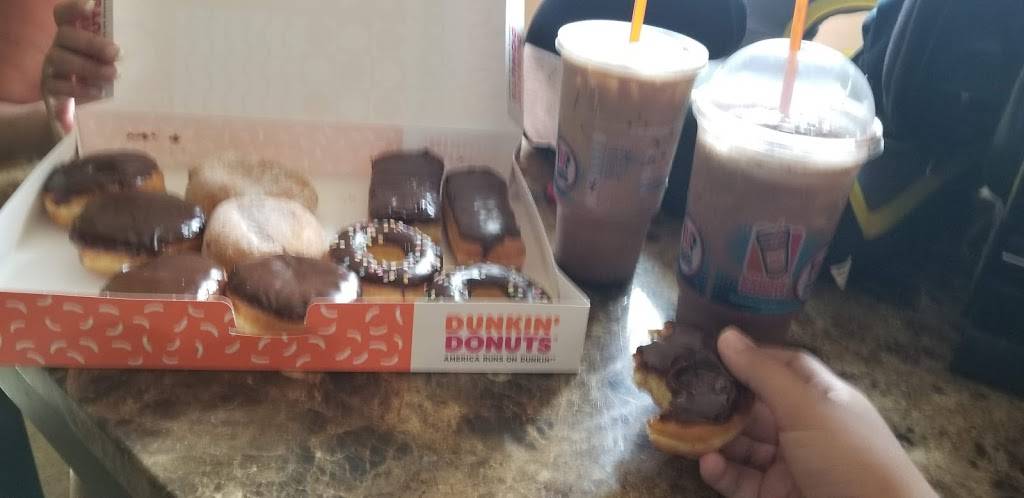Dunkin Donuts | cafe | 5130 N Broadway, Chicago, IL 60640, USA | 7738784623 OR +1 773-878-4623