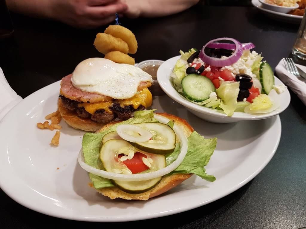 Beach House Grill | restaurant | 70 Park St, Kingsville, ON N9Y 0A2, Canada | 5197129335 OR +1 519-712-9335