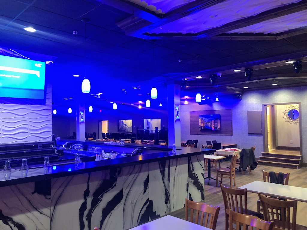 Blue Moon Lounge | restaurant | 7201 Little River Turnpike, Annandale, VA 22003, USA | 5713781011 OR +1 571-378-1011