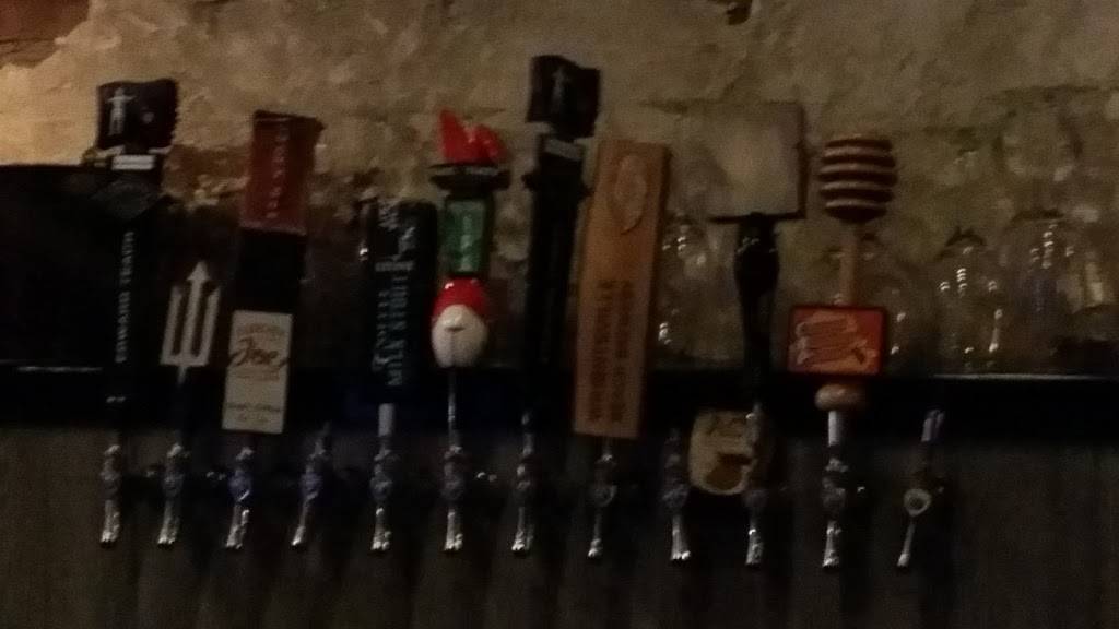 Bar Local Pub & Pizzeria | restaurant | 19 Market St, Wilmington, NC 28401, USA | 9108335799 OR +1 910-833-5799