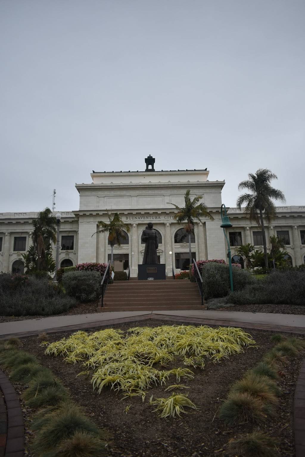 Century 10 Downtown | meal takeaway | 555 E Main St, Ventura, CA 93001, USA | 8056416555 OR +1 805-641-6555