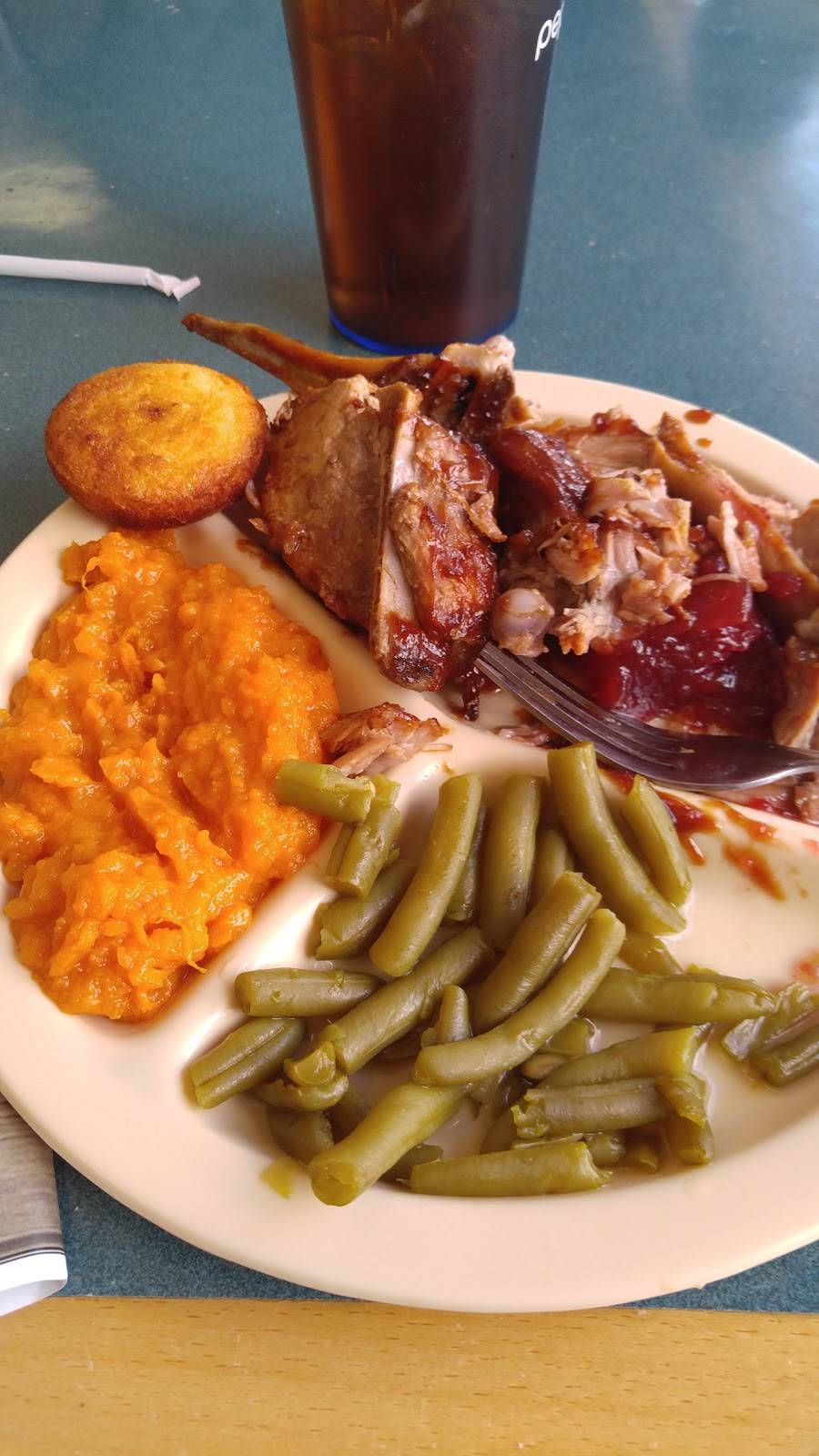 Larry Melvyns Restaurant | restaurant | 2361 Notasulga Rd, Tallassee, AL 36078, USA | 3342520799 OR +1 334-252-0799