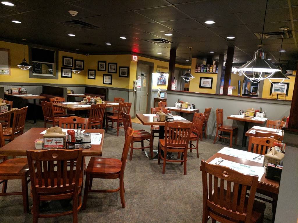 Family Ties | restaurant | 221 Main Rd, Tiverton, RI 02878, USA | 4016242321 OR +1 401-624-2321