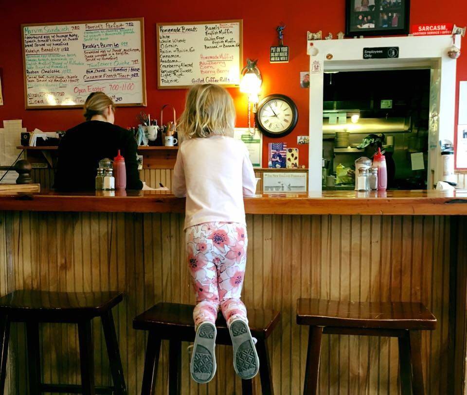 Two Sisters Coffee Shop | restaurant | 27 Washington St, Gloucester, MA 01930, USA | 9782813378 OR +1 978-281-3378