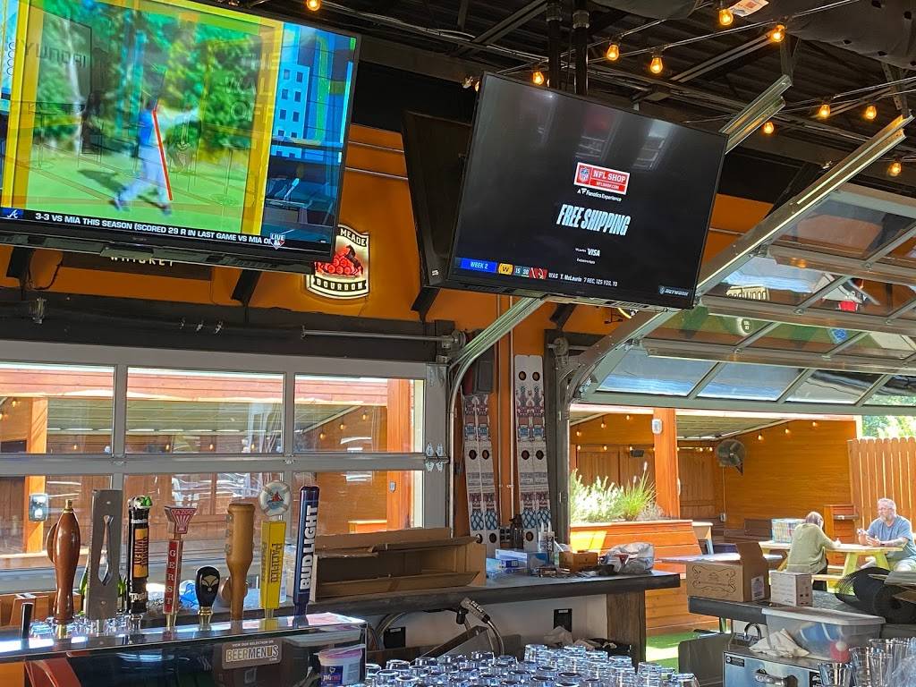 Sonnys Patio Pub and Refuge | restaurant | 1322 6th Ave N, Nashville, TN 37208, USA | 6159537846 OR +1 615-953-7846