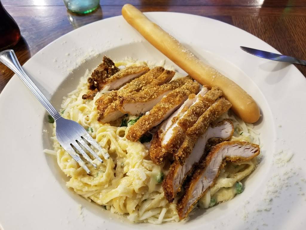 Sandra Ds Italian Garden | restaurant | 1330 Main St, Auburn, IN 46706, USA | 2609277282 OR +1 260-927-7282