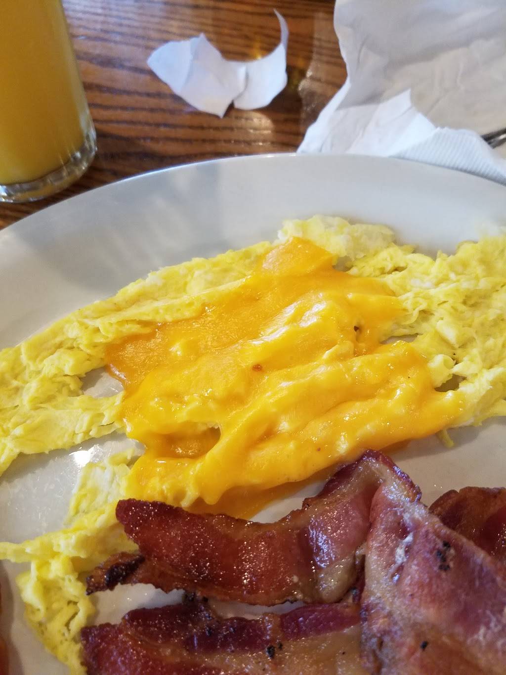 Cracker Barrel Old Country Store | restaurant | 5311 Frederica St, Owensboro, KY 42301, USA | 2706844118 OR +1 270-684-4118