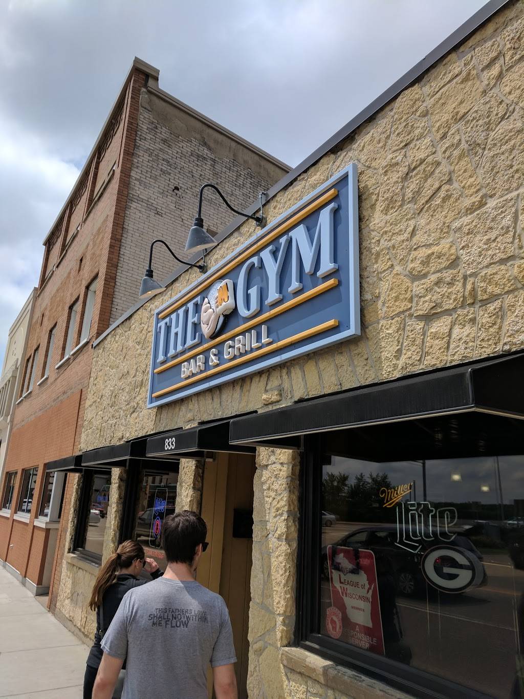 The Gym Bar & Grill | restaurant | 833 Water St, Sauk City, WI 53583, USA | 6086432001 OR +1 608-643-2001