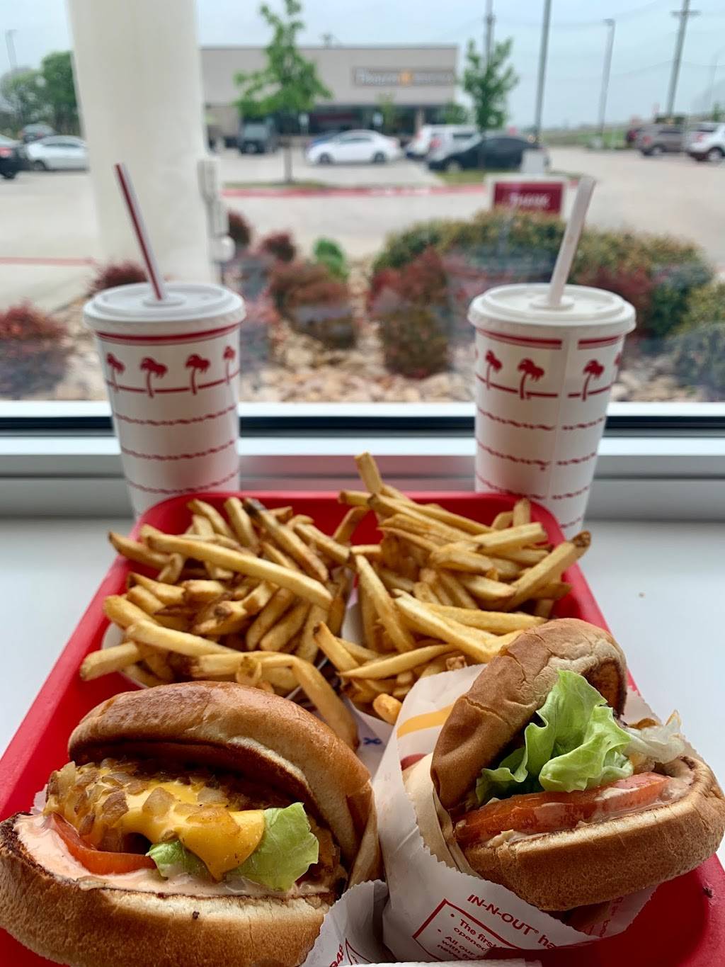 In-N-Out Burger | restaurant | 5298 TX-121, The Colony, TX 75056, USA | 8007861000 OR +1 800-786-1000